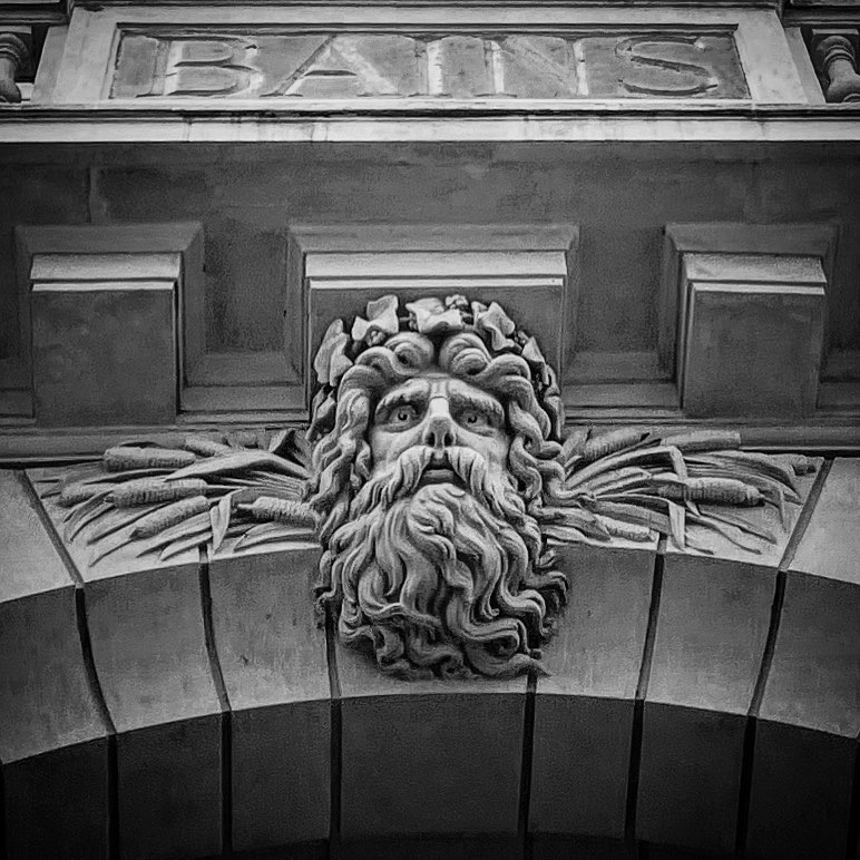Les Bains
.
.
.
.
.
#lesbains #lesbainsparis #paris #reliefsculpture #atchitecture #blackandwhite #blackandwhitephotography #cool #tropcool #seuff